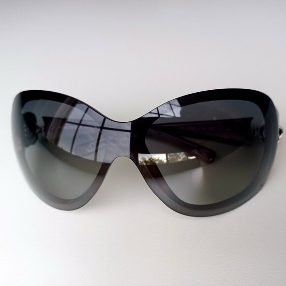 CHANEL Black and Gray Sunglasses - Picture 3 of 14